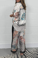 Conjunto Feminino de Calça e Camisa de Cetim com Estampa de Leopardo e Flores